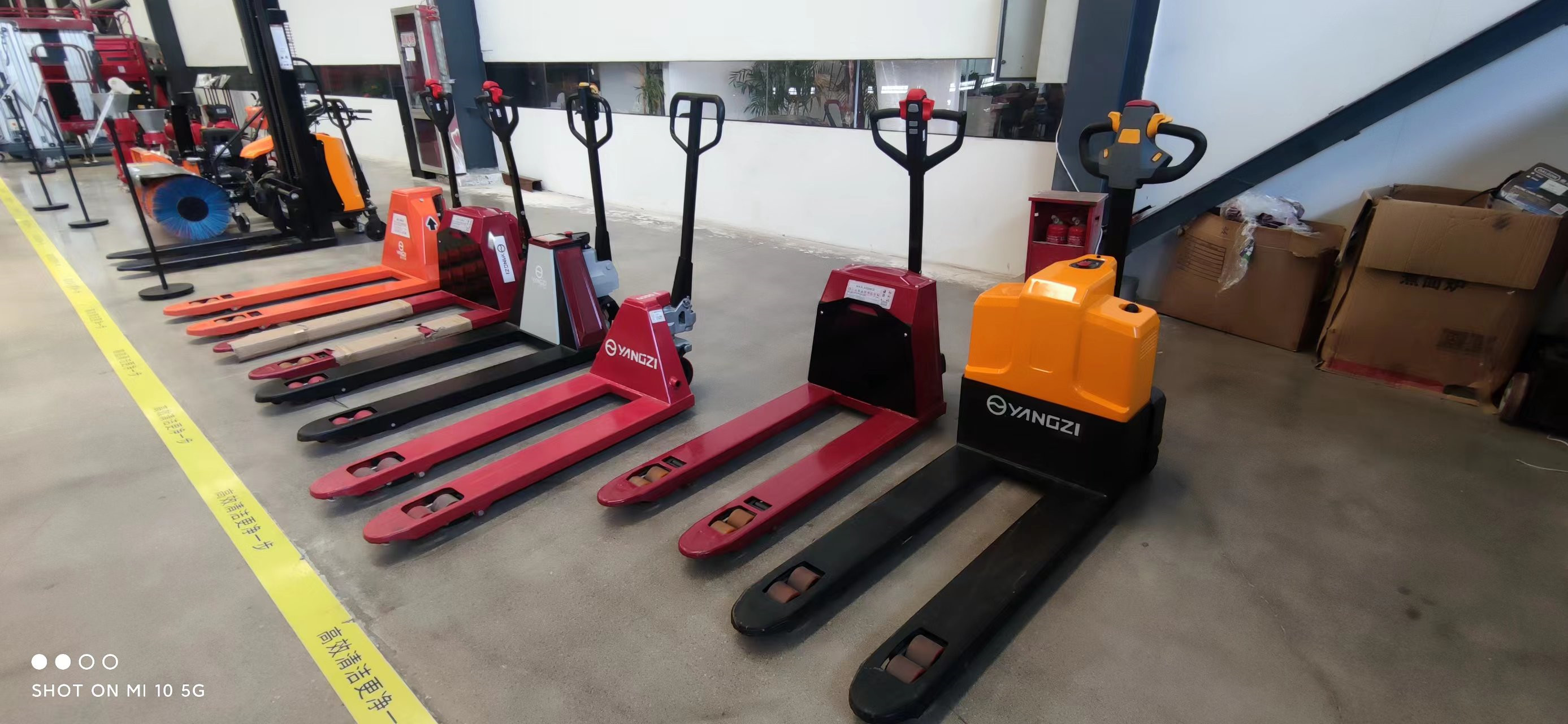 1.5噸的電動(dòng)叉車 1.5噸的電動(dòng)叉車